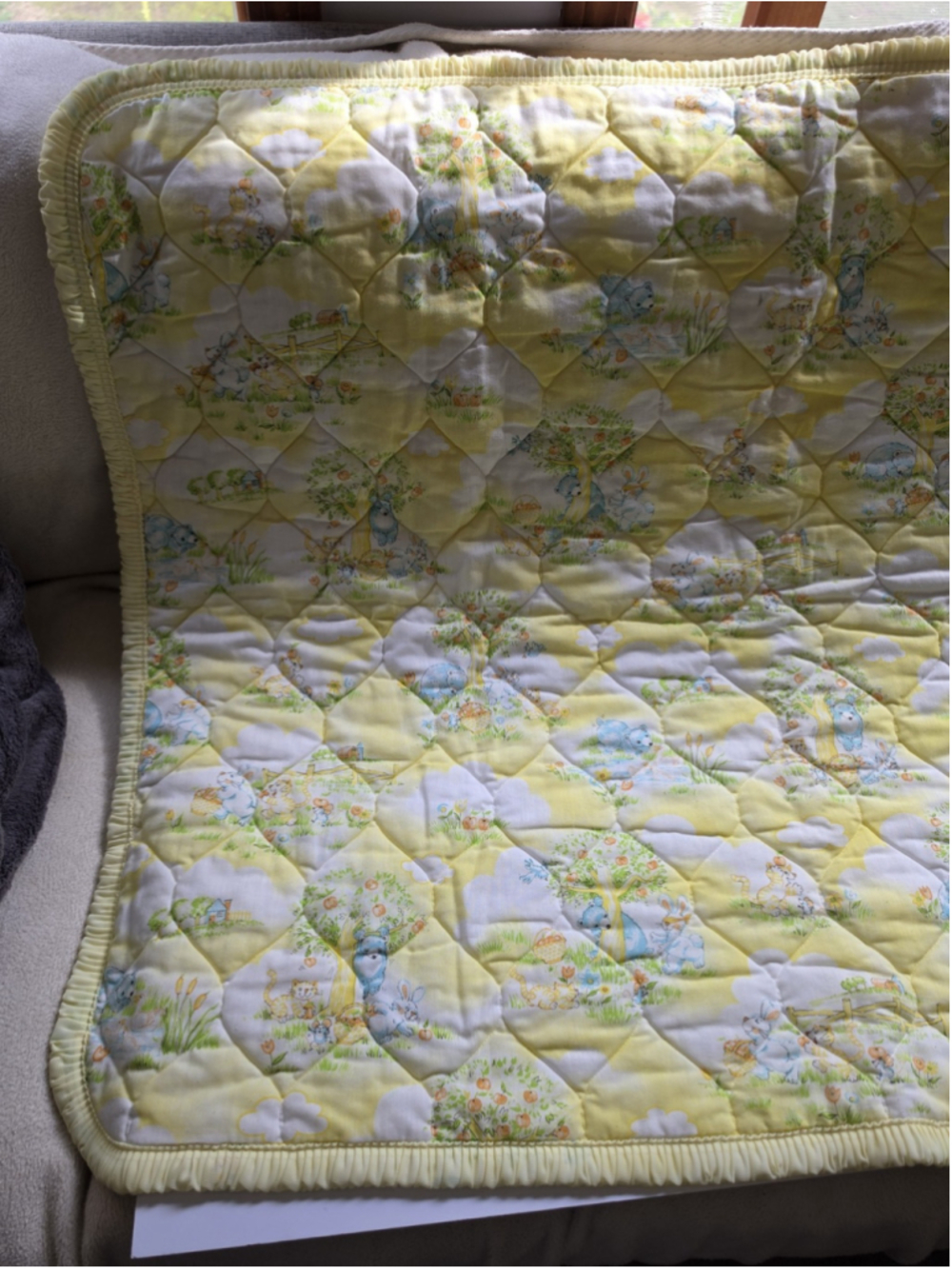 Vintage 1978 Dundee Chix "Country Sunshine" Quilted Baby Blanket Ruffled Trim